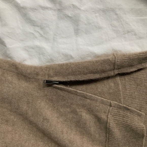100% Cashmere Eileen Fisher V-Neck Sweater - Picture 7 of 9